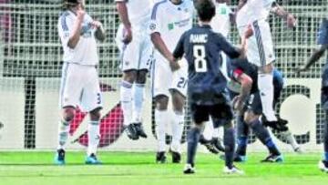 <b>UN GRAN FRIQUI. </b>El serbio Pjanic hizo así el tanto que inauguraba la goleada del Lyon anoche.