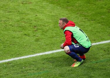 Rooney left out of England squad to play Scotland and France