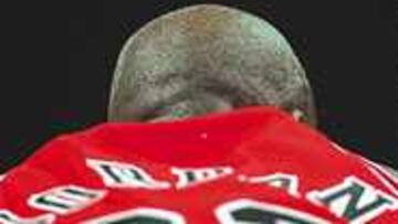 UNA CAMISETA DISTINTA. Michael Jordan volverá, pero en esta ocasión su camiseta será muy distinta.