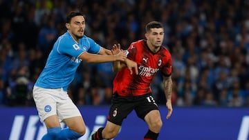 Soccer Football - Serie A - Napoli v AC Milan - Stadio Diego Armando Maradona, Naples, Italy - October 29, 2023 AC Milan's Christian Pulisic in action with Napoli's Eljif Elmas REUTERS/Ciro De Luca