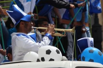 Las calles de Bogotá se pintan de azul y blanco