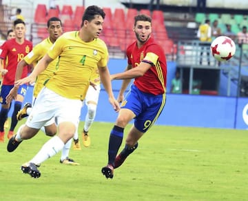 Abel Ruiz (right) in action against Brazil at the Under 17 World Cup in India.