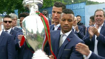 Nani, con la Eurocopa en Lisboa.