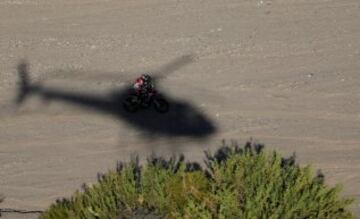 La décima etapa del Rally Dakar entre Chilecito y San Juan (Argentina).
Michael Metge en su Honda.