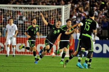 Oribe Peralta celebra el segundo gol de México en el encuentro. 