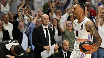 Real Madrid's Hungarian forward Adam Hanga celebrates his team's win at the end of the Euroleague quarter final basketball match between Real Madrid Baloncesto and Partizan Belgrade at the WiZink Center arena in Madrid on May 10, 2023.