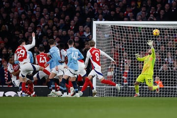 David Raya realiza un paradn en el reciente Arsenal-Manchester City de la Premier League.