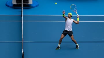 Melbourne (Australia), 05/01/2023.- Rafael Nadal of Spain in action during an Australian Open practice session at Melbourne Park in Melbourne, Australia, 05 January 2023. (Tenis, Abierto, Espa?a) EFE/EPA/DIEGO FEDELE AUSTRALIA AND NEW ZEALAND OUT
