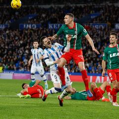 Aprobados y suspensos del Alavés: de nuevo encajando en el descuento