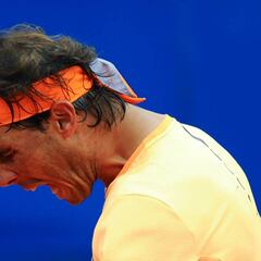 Nadal battles past Fognini to make Barcelona semis