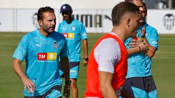 Rubén Baraja, en un entrenamiento en Paterna.