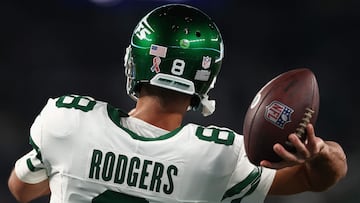 EAST RUTHERFORD, NEW JERSEY - SEPTEMBER 11: Quarterback Aaron Rodgers #8 of the New York Jets warms up before the NFL game against the Buffalo Bills at MetLife Stadium on September 11, 2023 in East Rutherford, New Jersey.   Elsa/Getty Images/AFP (Photo by ELSA / GETTY IMAGES NORTH AMERICA / Getty Images via AFP)