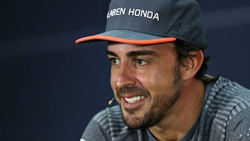 Fernando Alonso, durante la rueda de prensa en Bahrein.