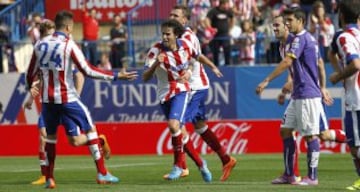 Los jugadores celebran el 1-0 de Tiago. 