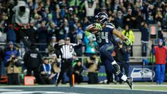SEATTLE, WA - JANUARY 07: Thomas Rawls #34 of the Seattle Seahawks scores a 4-yard touchdown during the fourth quarter against the Detroit Lions in the NFC Wild Card game at CenturyLink Field on January 7, 2017 in Seattle, Washington.   Jonathan Ferrey/Getty Images/AFP
 == FOR NEWSPAPERS, INTERNET, TELCOS &amp; TELEVISION USE ONLY ==