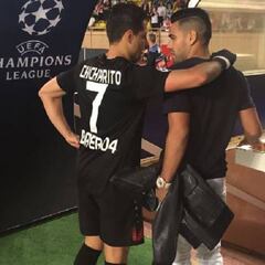 Falcao felicita a Chicharito por su gol 100 en Europa