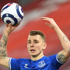 Lucas Digne renueva con el Everton hasta 2025
