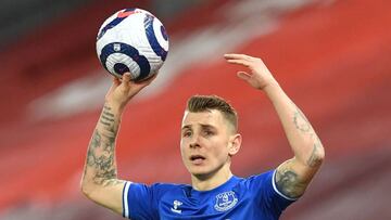 Lucas Digne renueva con el Everton hasta 2025