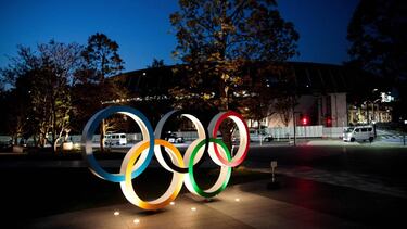 This picture shows the Olympic rings displayed outside the National Stadium, a venue for the Tokyo 2020 Olympic Games, in Tokyo on April 7, 2020. - Japan's Prime Minister Shinzo Abe on April 7 declared a month-long state of emergency in Tokyo and six othe