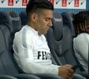 La reacción de Falcao cuando le pilló la cámara ¿escondió un smartphone en el banquillo?
