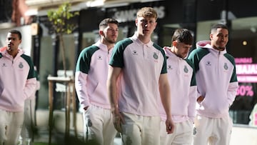 Los jugadores del Espanyol durante un paseo.