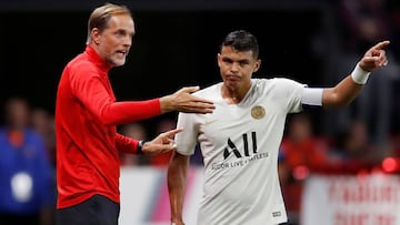 Soccer Football - Ligue 1 - Stade Rennes v Paris St Germain - Roazhon Park, Rennes, France - August 18, 2019   Paris St Germain&#039;s Thiago Silva with coach Thomas Tuchel during the match   REUTERS/Stephane Mahe