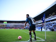 Pablo Barrera of Queretaro during the 16th round match between Queretaro and Mazatlan FC as part of the Liga BBVA MX, Torneo Apertura 2025 at La Corregidora Stadium, on November 02, 2025 in Santiago de Queretaro, Mexico.
