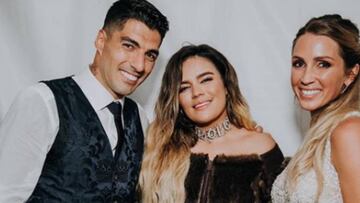 Karol G cantó en las bodas de aluminio de Luis Suárez