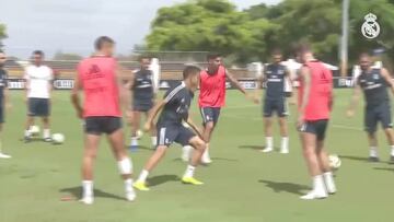 Asensio intenta hacer la 'Mano de Dios' en la práctica del Madrid