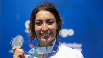 AMDEP4863. SANTO DOMINGO (REPÚBLICA DOMINICANA), 25/06/2023.- Mariana Arceo de México, medalla de plata, posa en el podio de pentatlón moderno hoy, en los Juegos Centroamericanos y del Caribe en Santo Domingo (República Dominicana). EFE/ Orlando Barría
