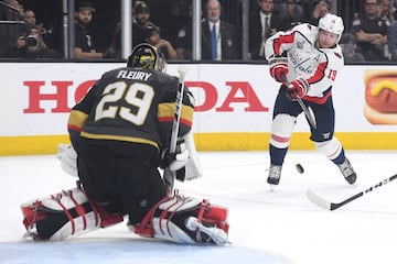 La pelea entre Knights y Capitals en la Stanley Cup de la NHL