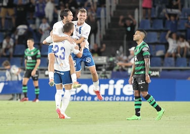 Dos que tratan de huir de la quema