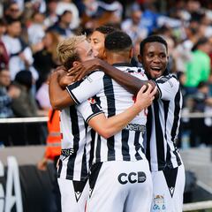 Castalia vuelve a sonreír con los goles de Van den Belt y Flakus