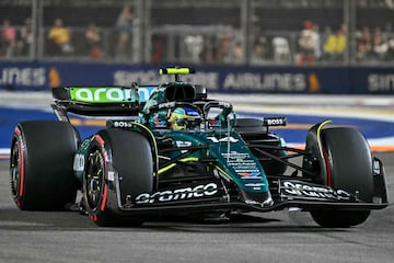 Fernando Alonso (Aston Martin AMR24). Marina Bay, Singapur. F1 2024.