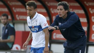 Futbol, Universidad Catolica vs Audax Italiano.
 Decima fecha, campeonato de Apertura 2016/17
 El entrenador de Universidad Catolica Mario Salas da instrucciones a Diego Buonanotte durante el partido de primera division contra Audax disputado en el estadio San Carlos de Apoquindo de Santiago, Chile.
 29/10/2016
 Andres Pina/Photosport********
 
 Football, Universidad Catolica vs Audax Italiano.
 10th date, Aperture Championship 2016/17.
 Universidad Catolica&#039;s manager Mario Salas instructs Diego Buonanotte during the first division football match against Universidad Catolica at the San Carlos de Apoquindo stadium in Santiago, Chile.
 29/10/2016
 Andres Pina/Photosport