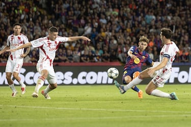 Se anticipa Pedri jugándose el tipo, Dro se gira, conduce y cede a Fermín, quien amaga dentro del área para finalizar de zurda