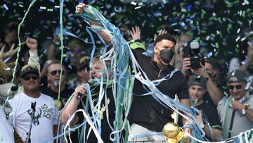 MILWAUKEE, WISCONSIN - JULY 22: Giannis Antetokounmpo celebrates with the Larry O&#039;Brien trophy during the Milwaukee Bucks 2021 NBA Championship Victory Parade and Rally in the Deer District of Fiserv Forum on July 22, 2021 in Milwaukee, Wisconsin.   Patrick McDermott/Getty Images/AFP
 == FOR NEWSPAPERS, INTERNET, TELCOS &amp; TELEVISION USE ONLY ==