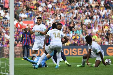 Jugada de Memphis Depay que acabó con el 3-0 de Lewandowski.