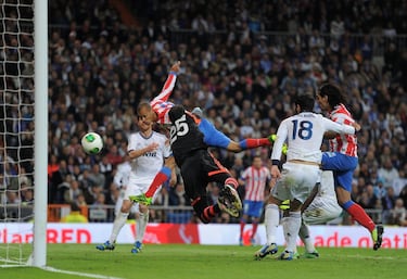Defensa central brasileño que tuvo con Simeone los mejores años de su carrera.
Firmado por el Atlético en verano de 2012, sus primeros meses como rojiblanco no fueron los mejores, pero la llegada del técnico argentino le llevó a la titularidad en el centro de la zaga junto a Godín, formando una de las mejores parejas de centrales de la historia del club. 
Si por algo recuerdan los aficionados rojiblancos al defensa brasileño es por su gol al Real Madrid en la final de Copa del Rey disputada en el Santiago Bernabéu. El tanto de Miranda puso el 1-2 en el marcador, a la postre definitivo, y fue la primera victoria del Atlético en un derbi desde 1999. Además supuso conseguir un título contra el eterno rival en su estadio.
En 4 años de rojo y blanco disputó 174 partidos anotando 13 goles.