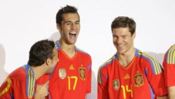 <b>NUEVO LOOK. </b>Cazorla, Arbeloa y Alonso, con la nueva camiseta.