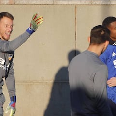 Neto será titular ante el Espanyol pese a tener un dedo roto