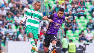  (L-R), Harold Preciado of Santos and Nestor Vidrio of Mazatlan during the game Santos vs Mazatlan FC, corresponding Round 17 the Torneo Apertura 2022 of the Liga BBVA MX at TSM Corona Stadium, on October 02, 2022.

<br><br>

(I-D), Harold Preciado de Santos y Nestor Vidrio de Mazatlan durante el partido Santos vs Mazatlan FC,, correspondiente a la Jornada 17 del Torneo Apertura 2022 de la Liga BBVA MX en el Estadio TSM Corona, el 02 de octubre de 2022.