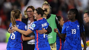 France's head coach Corinne Diacre celebrates with her team players after winning at the end of the UEFA Women's Euro 2022 Group D football match between France and Belgium at New York Stadium in Rotherham, northern England on July 14, 2022. - France won 2 - 1 against Belgium. (Photo by Oli SCARFF / AFP) / No use as moving pictures or quasi-video streaming. 
Photos must therefore be posted with an interval of at least 20 seconds.