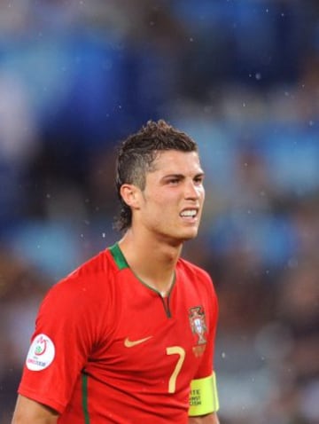 Con mechas, rapado, largo por detras, con dibujos geométricos...