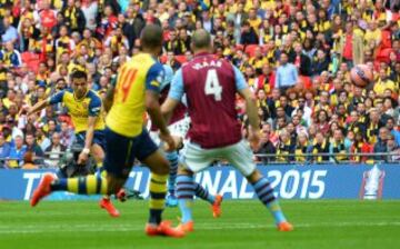 Alexis Sánchez sumó su segundo título en Arsenal.