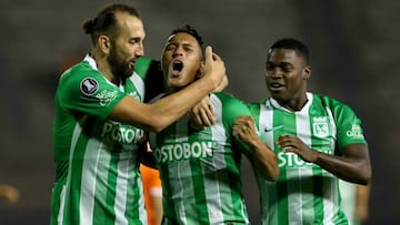 Sebastián Gomez de Atlético Nacional celebra un gol este jueves en un partido de la Copa Libertadores entre Deportivo La Guaira - Atlético Nacional, en Caracas (Venezuela).