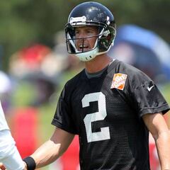 A Matt Ryan le intercepta hasta su propio entrenador