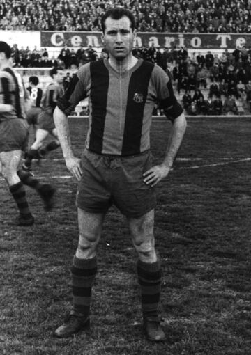 Jugó en el Barcelona de 1952 a 1966. Participó en un total de 525 partidos y marcó 21 goles