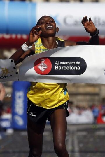 La corredora keniana Frashiah Nyambura, con un tiempo de 2h.32:27, se impone en la trigésimo cuarta edición del Maratón de Barcelona, en la que participan 17.830 atletas de 87 países, lo que la sitúa entre las cinco 'grandes' de Europa, Maratón de Barcelona.