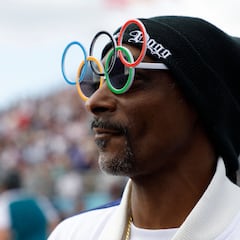 How much is Snoop Dogg earning per day at the 2024 Paris Olympics?